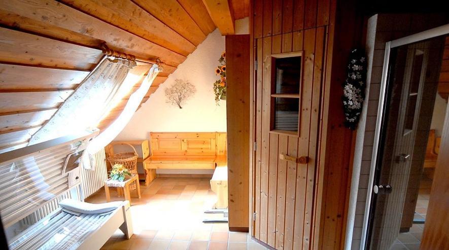 C4 Albmatte-Fewo Sauna, Hallenbad Aussenbecken Massagen Nebenan Menzenschwand-Hinterdorf エクステリア 写真